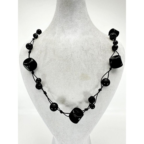 Siyah Kare Taşlı Kolye Siyah Kare Taşlı Kolye